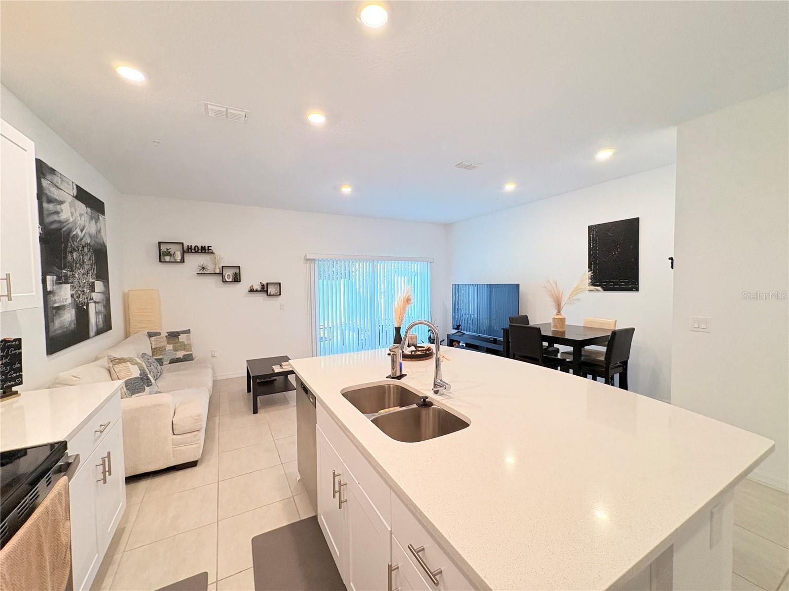 THE TOWNHOMES AT ANTHEM PARK - Residential Lease