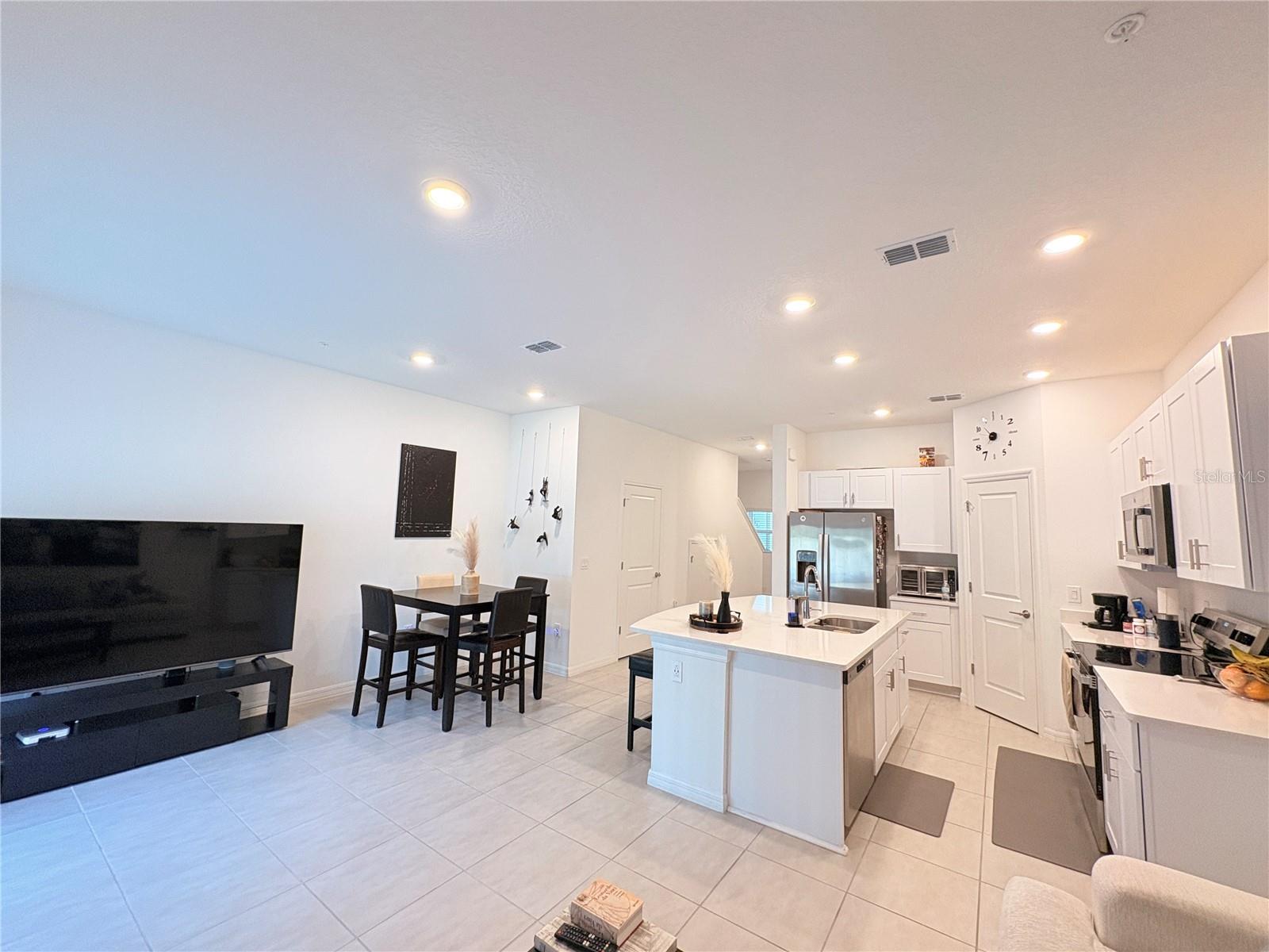 THE TOWNHOMES AT ANTHEM PARK - Residential Lease