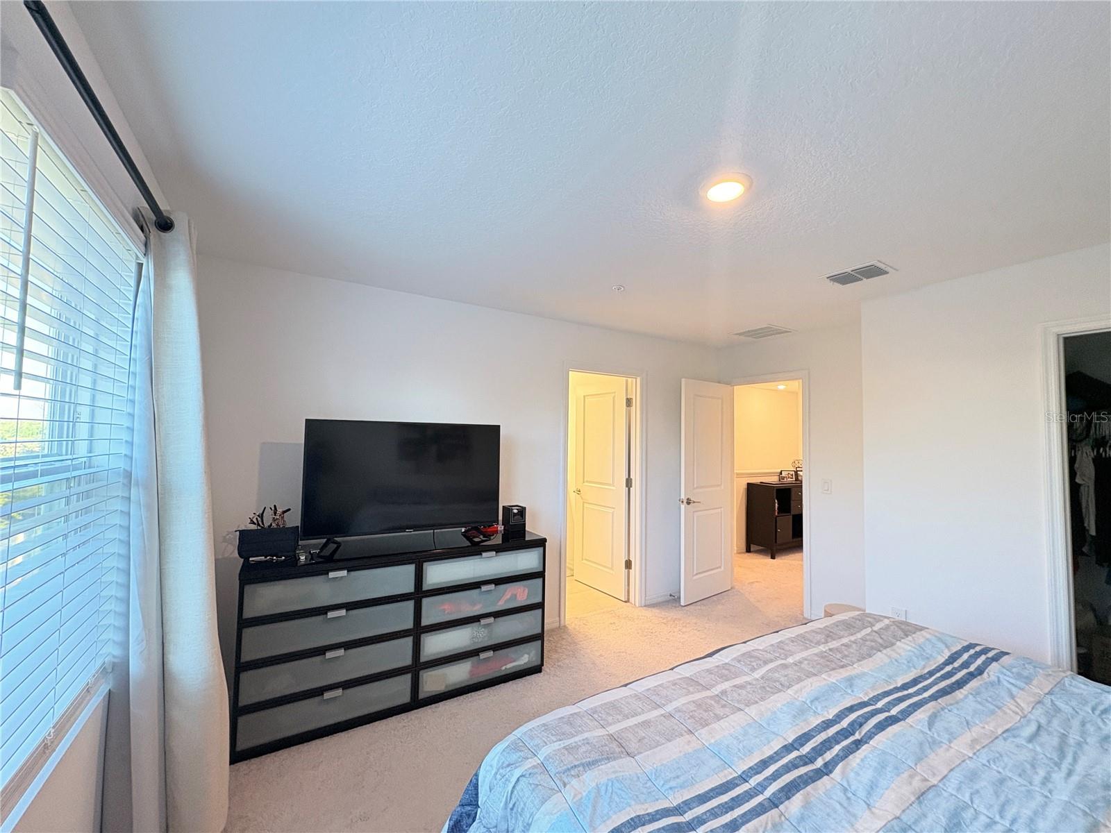 THE TOWNHOMES AT ANTHEM PARK - Residential Lease