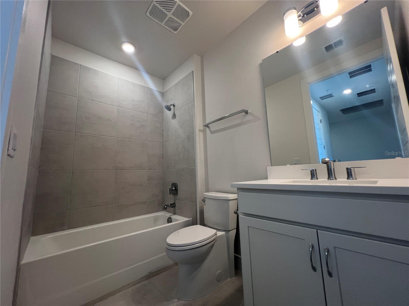 TOWNHOMES AT CITY PLACE - Residential Lease