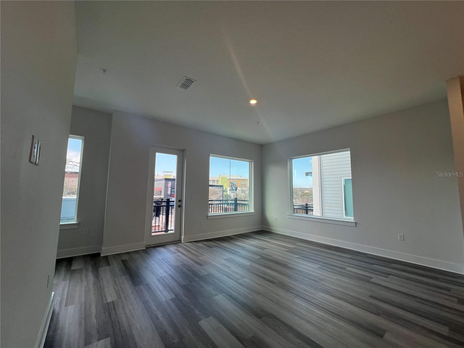 TOWNHOMES AT CITY PLACE - Residential Lease