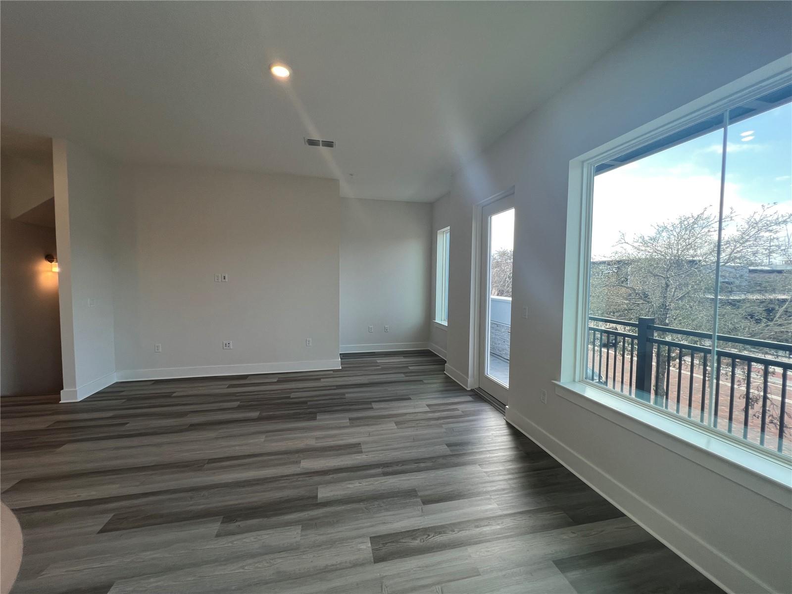 TOWNHOMES AT CITY PLACE - Residential Lease