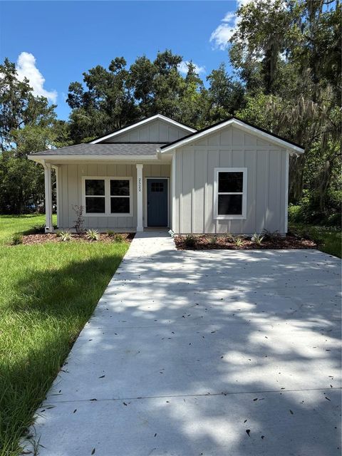 Photo of 2522 SE 11th Ave, Gainesville, FL 32641 (MLS # GC531072)