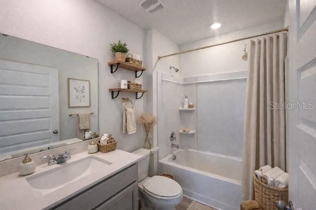 LAKE DEER ESTATES - Residential Lease