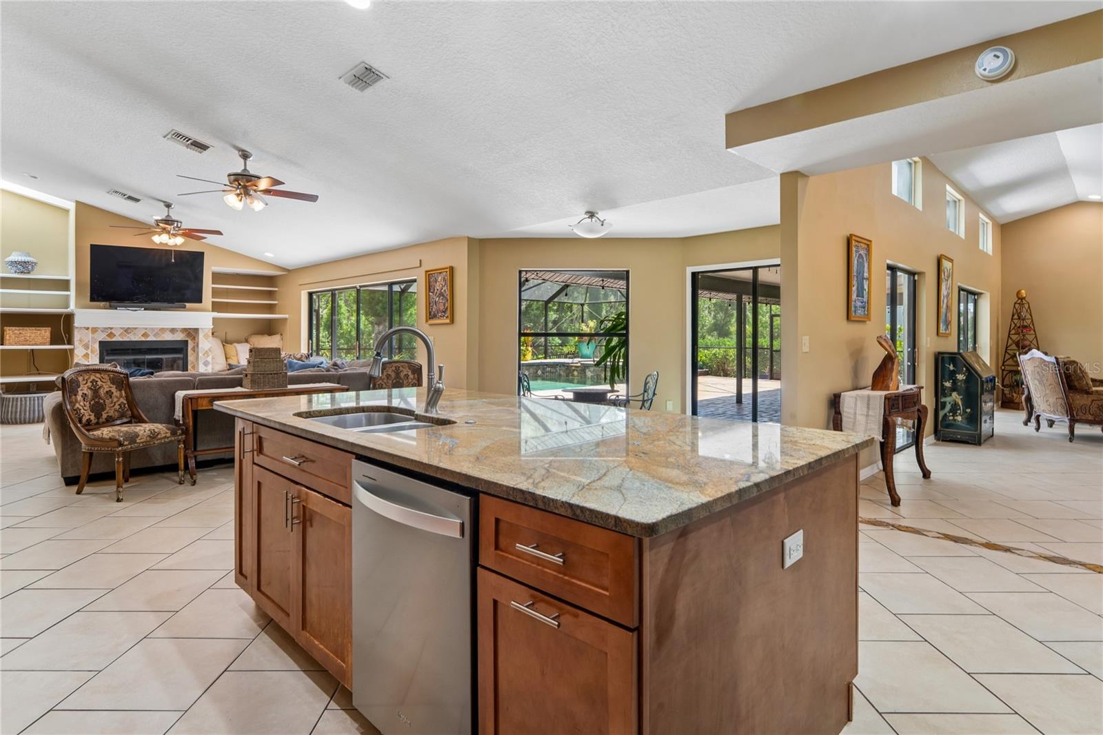 1087 RIVERSIDE RIDGE