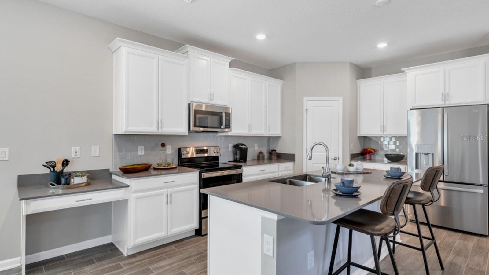 5570 RONIN DRIVE