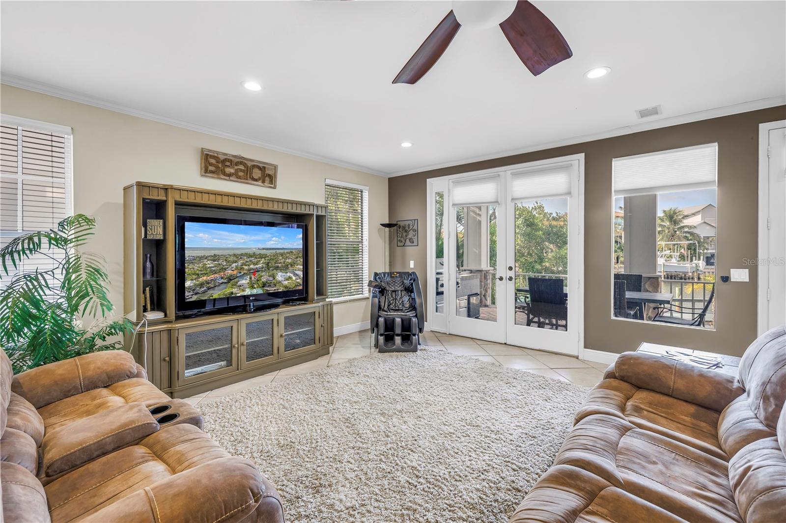 SIESTA BEACH - Residential