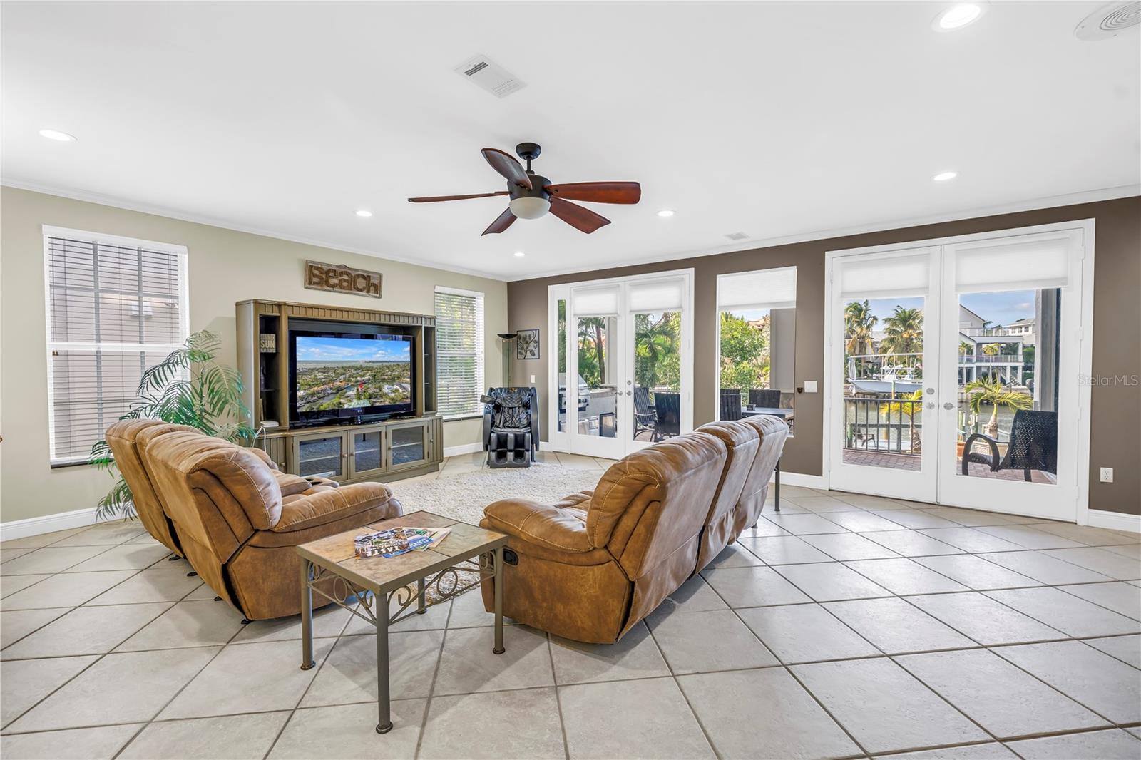 SIESTA BEACH - Residential