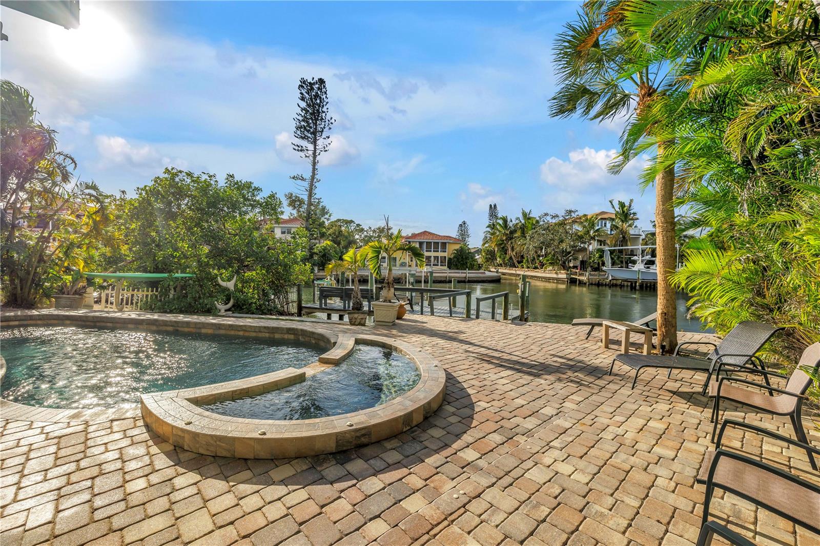 SIESTA BEACH - Residential