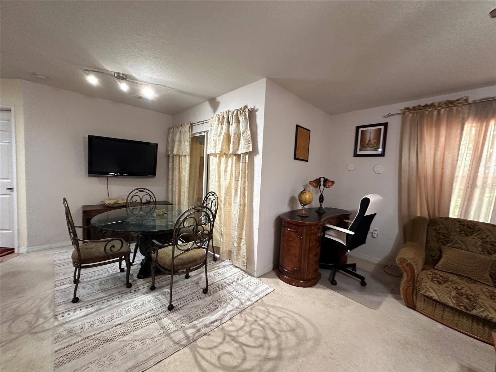 M/PALM POINTE 1 - Residential Lease