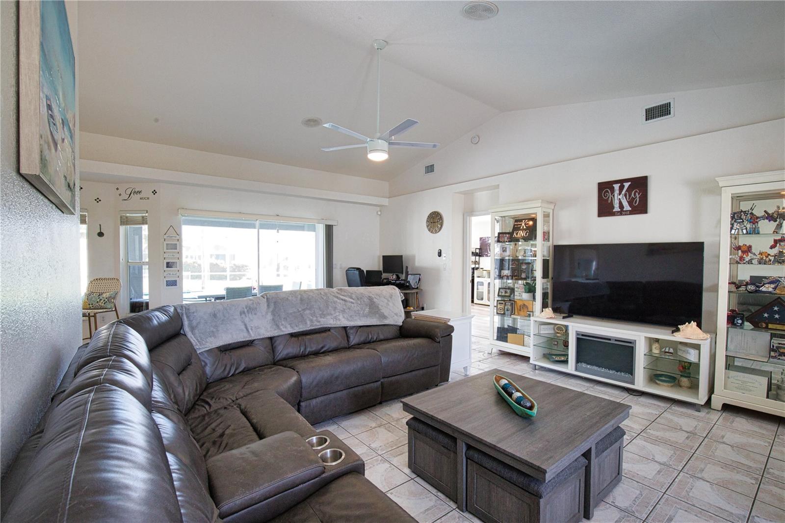 23010 PEACHLAND BOULEVARD, PORT CHARLOTTE, FL, 33954 4 23010 PEACHLAND BOULEVARD