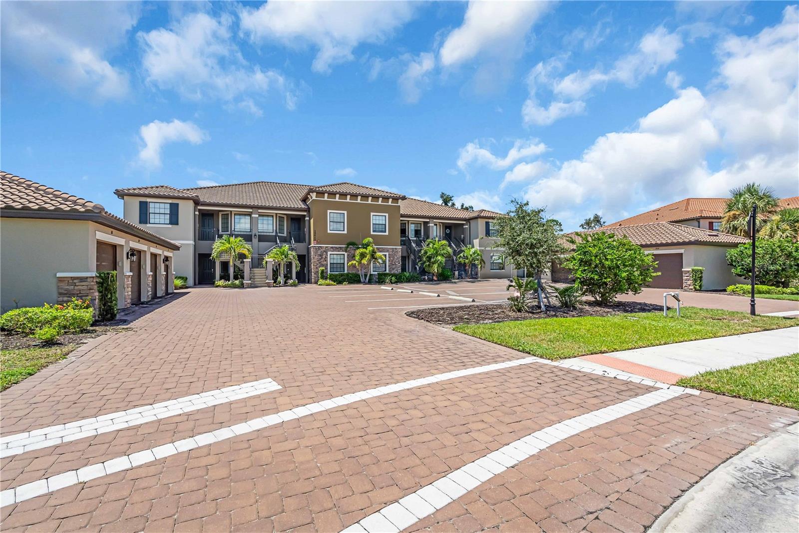Step outside to world-class amenities: a heated pool and spa, Bahama Bar & Grill, tennis, pickleball, bocce, fitness center with group classes, dog park, fire pit, clubhouse, and direct access to the Legacy Trail. Perfect for biking, walking, or jogging. Available for stays of 30–180 days year-round.
Amenities:
- Heated pool & spa
- Onsite bar & grill
- Fitness center with suspension training
- Sports courts (tennis, pickleball, bocce)
- Dog park
- Events lawn & fire pit
- Outdoor grilling areas
- Clubhouse with lounge and catering kitchen
- Lifestyle manager & community events
- Reserved parking & 1-car garage
Local Beaches:
- Siesta Key - ~9 miles - 10 minutes
- Nokomis Beach - ~8 miles - 15 minutes
- Venice Beach- ~12 miles - 20 minutes
- Lido Beach/St. Armands- ~11 miles - 20 minutes
This rental includes a reserved parking space and a 1-car garage for added convenience. Available for stays of 30 to 180 days year-round. No smoking, no pets, and HOA application/approval is required.