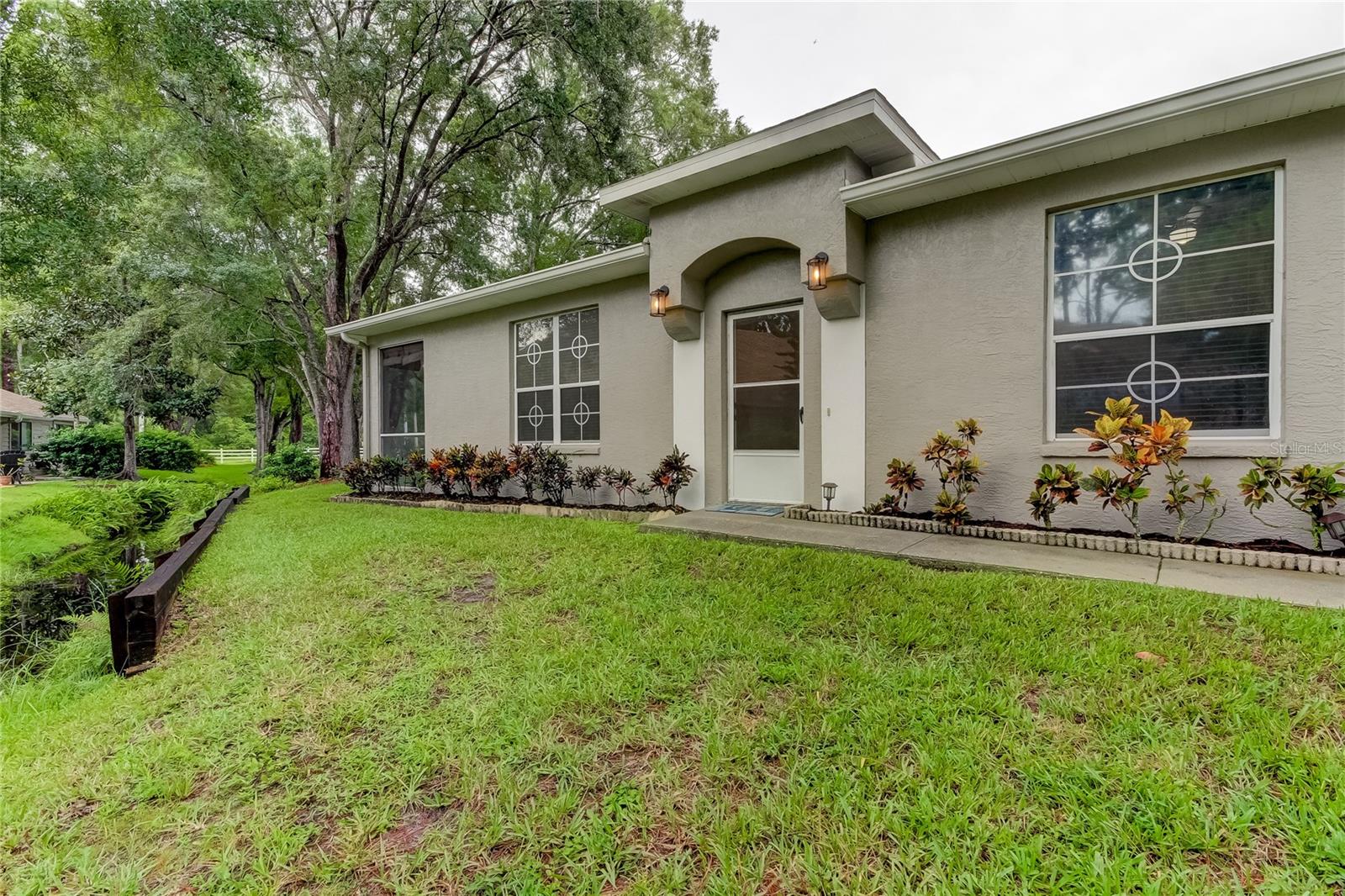 A Gorgeous 2-Bed/2-Bath/1-Car Garage, SINGLE STORY END UNIT VILLA – BUILT in 1998! Closest Type of Housing to a Single-Family Home – w/o Upkeep & Expense! Situated on PICTURESQUE TRANQUIL LOT W/SMALL POND + CONSERVATION ACREAGE (Woods) as Far as Your Eyes Can See – There’s Wildlife & DEER Everywhere! An Abundance of NATURAL LIGHT + HIGH CEILINGS Create an Open Feeling. A SPLIT FLOOR PLAN Promotes PRIVACY by Design! LOCATED IN HEAVILY WOODED LANSBROOK COMMUNITY W/TRAILS TO LAST FOR DAYS, WEEKS, YEARS! Guests Enter into a MASSIVE LIVING ROOM Thru a Private Side Entry. You, as a Tenant, Can Park in YOUR GARAGE to Enter Thru Interior Garage Door into a CENTRALLY LOCATED ATTRACTIVE OPEN KITCHEN w/ Wood Cabinets, Durable Laminate Counters + Serving Window into Dining Area! Kitchen Flows into a VERSATILE BONUS AREA! This Space is One of My FAV Features! It Abuts 1 of 2 Covered/Screened Lanais & Has a Great Feel! Use as Den/Office, Family Room, Playroom, etc! You Have Options w/this Floor Plan! BEAUTIFUL DRIFTWOOD LUXURY VINYL LAMINATE PLANKS Throughout; Bathrooms w/Tile Flooring. OWNERS RETREAT IS SOOO SPACIOUS, w/ TWO CLOSETS (1 Large Walk-in + 1 Standard Closet), CHARMING VIEWS OF a PEACEFUL POND & GARDEN AREA! *Same View in LR, Looking Out the Rear Lanai. MBATH is FULLY UPDATED w/Dual Sink Vanity, Step in Shower: Subway Tile in Chevron Pattern, Corner Bench, Glass Doors, Niches w/Accent Tile! Near Front of Home is GUEST BEDROOM w/PRIVATE ACCESS TO GUEST BATH w/Tub! 2nd Bath Offers Entry from Hall, as well. TWO SCREENED/COVERED LANAIS INVITE YOU OUTSIDE, COME OUT TO ENJOY AMAZING VIEWS: A Variety of Wildlife Travel the Community Frequently (More than you’d Expect!) – You Are SURROUNDED BY CONSERVATION LAND. Mechanics in Top Shape: HVAC 2024; Water Heater 2021; Appliances 2015 (NEW Dishwasher). Brooker Creek Offers a NICE COMMUNITY POOL OVERLOOKING a TRANQUIL SPRING FED POND, BACKING TO JOHN CHESTNUT PARK on LAKE TARPON – To the Left of Pool, ENTER a PRIVATE ‘COMMUNITY’ GATE, LEADING YOU INTO THE PARK!! Convenience of an INTERIOR LAUNDRY ROOM! MAINTENANCE-FREE LIVING IN PREMIUM LOCATION! *Move-in expenses are 1st & Last month's rent + Security Deposit, UNLESS Credit Report Dictates Otherwise; $100 app fee to Owner/Listing Agent (+$50/extra per addt. adult) to Cover Background & Credit Check. Once approved by Owner, HOA Requires $100 fee/total for HOA review. *All Fees Non-Refundable. *Preferably No Pets. No Commercial Vehicles Allowed Per HOA. *AVAILABLE IMMEDIATELY! Rent Includes Cable, Internet, Interior/Exterior Maintenance, Garbage. Tenant Pays for Water, Sewer, & Electricity. Located in EXCELLENT School Districts, ALL Lifestyle Needs are Mere Minutes Away! Dining, Shopping, Medical, Airports, & the Beaches!! This Area is Highly Sought Out to Live in… Such Beautiful Surroundings, Yet Easy Access to All the BEST NORTH PINELLAS OFFERS!