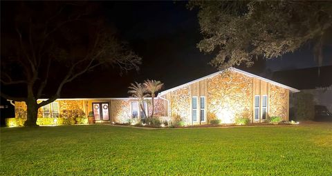 Photo of 2935 Plantation Road, Winter Haven, FL 33884 (MLS # L4959891)