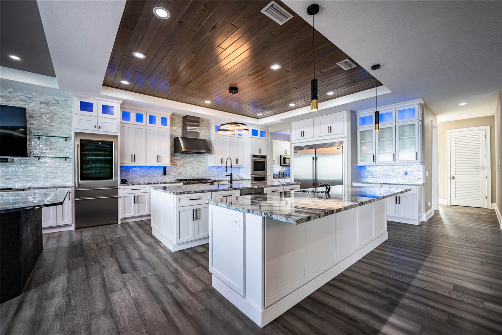 BAHIA SHORES 6TH ADD LOT 9 - Residential