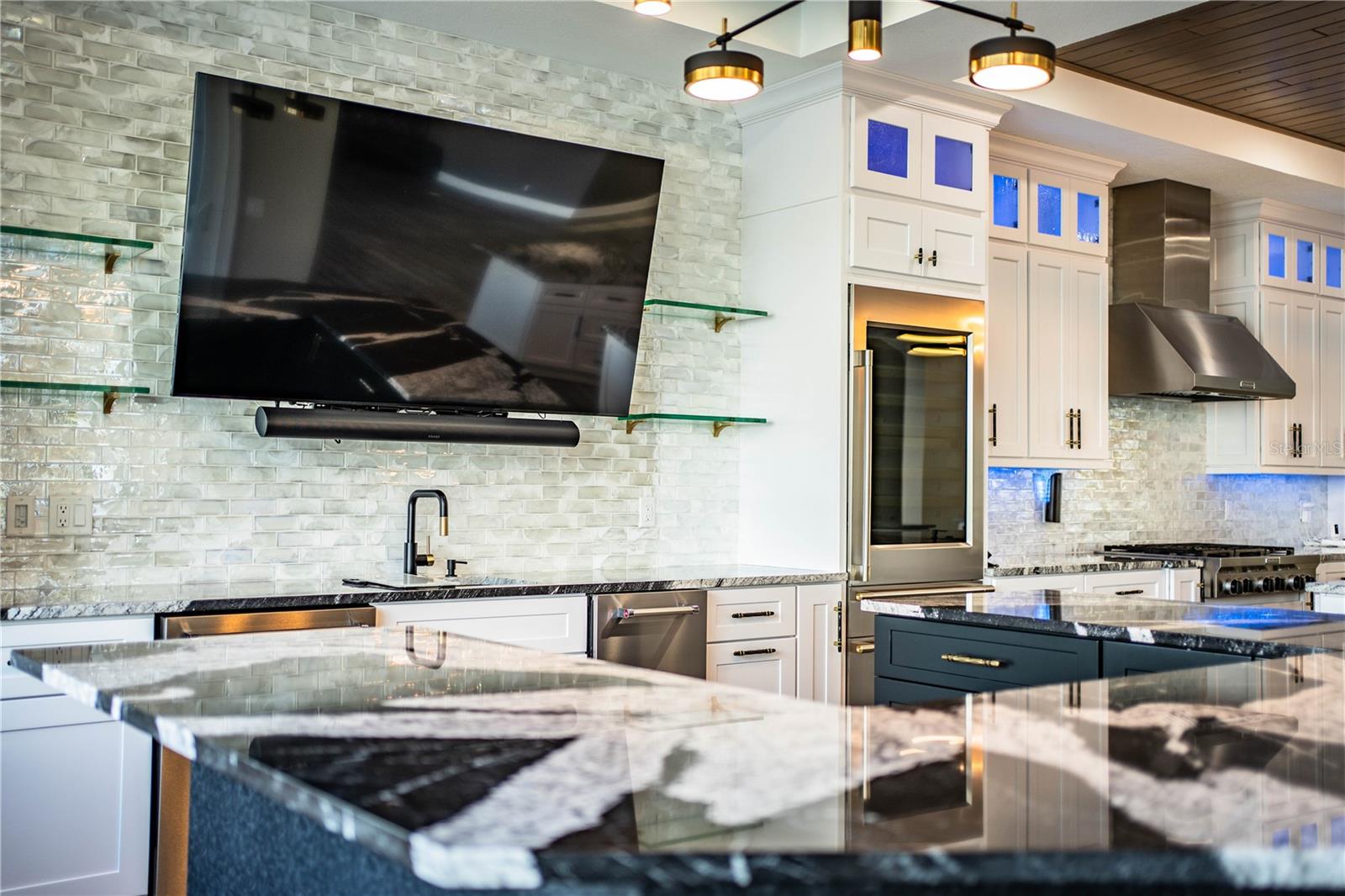 BAHIA SHORES 6TH ADD LOT 9 - Residential