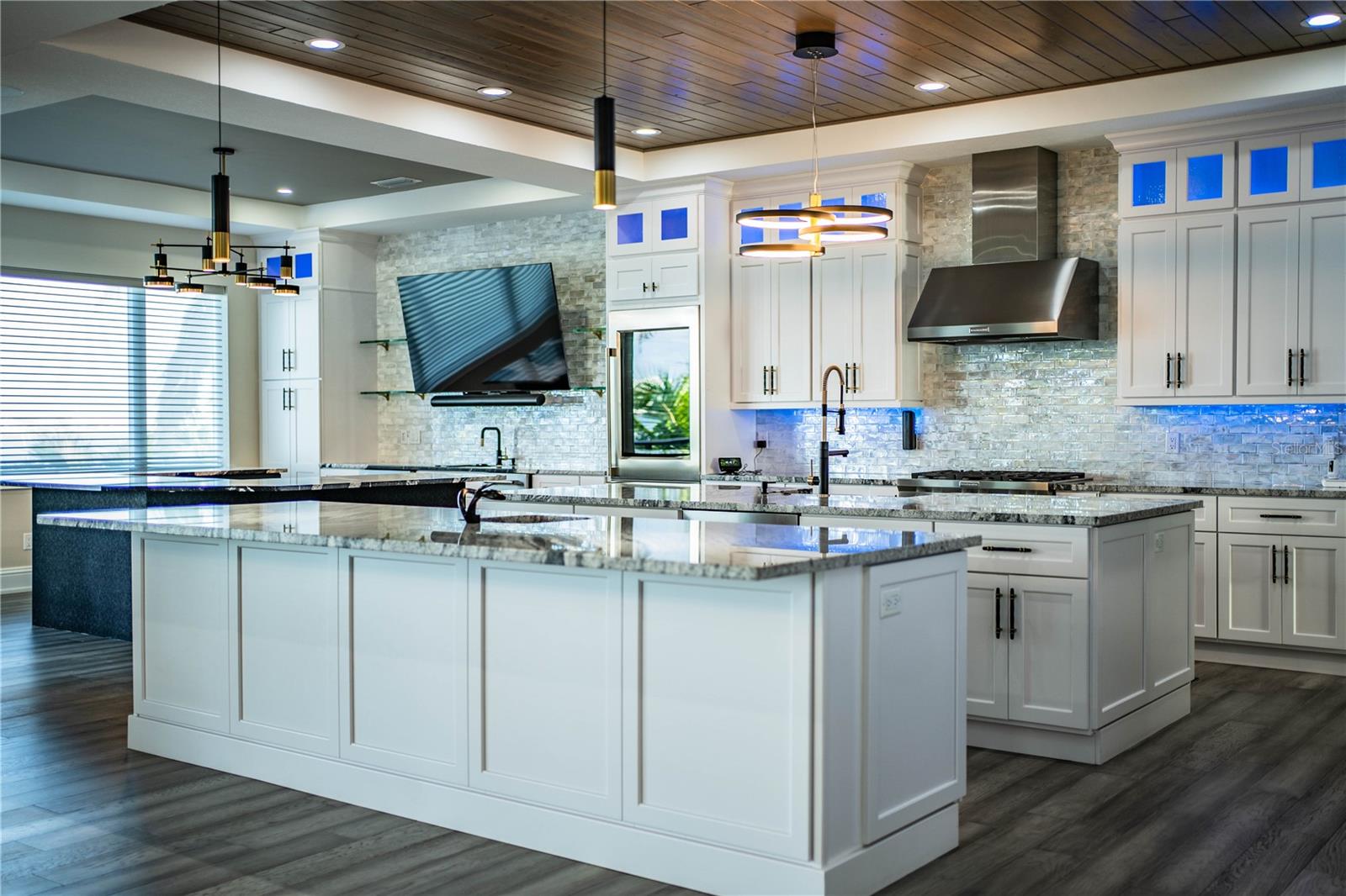 BAHIA SHORES 6TH ADD LOT 9 - Residential