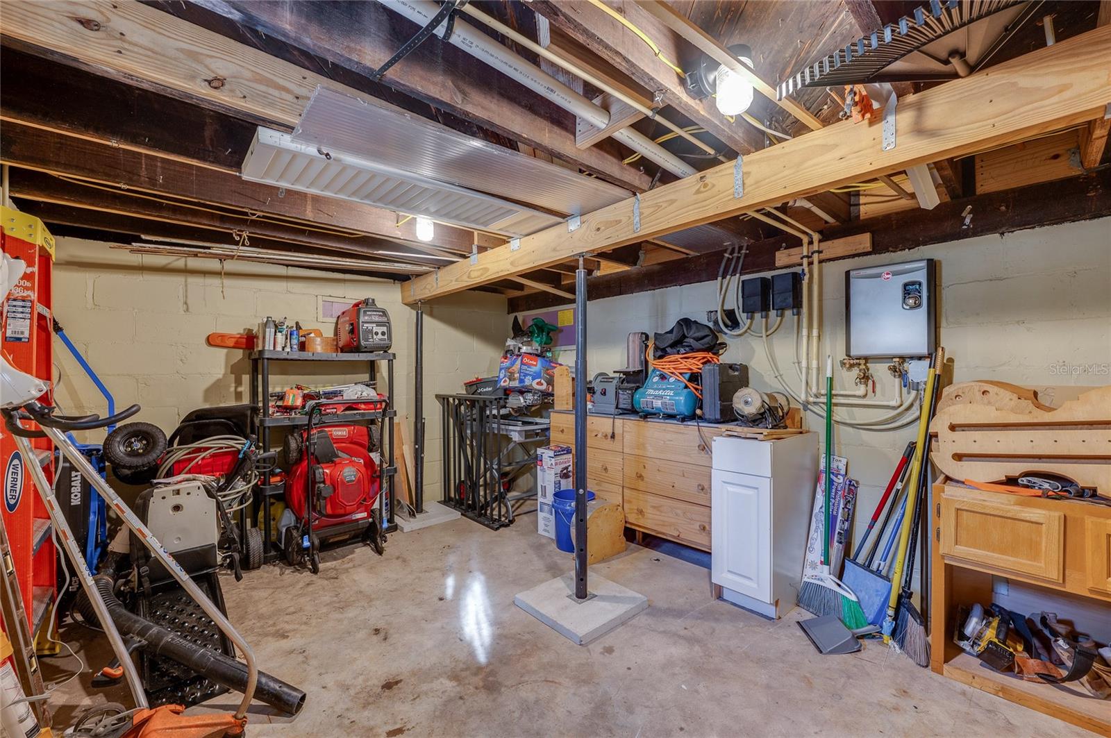 EAST DAYTONA - Residential