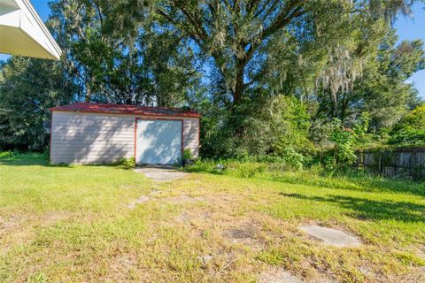 A home in DELAND