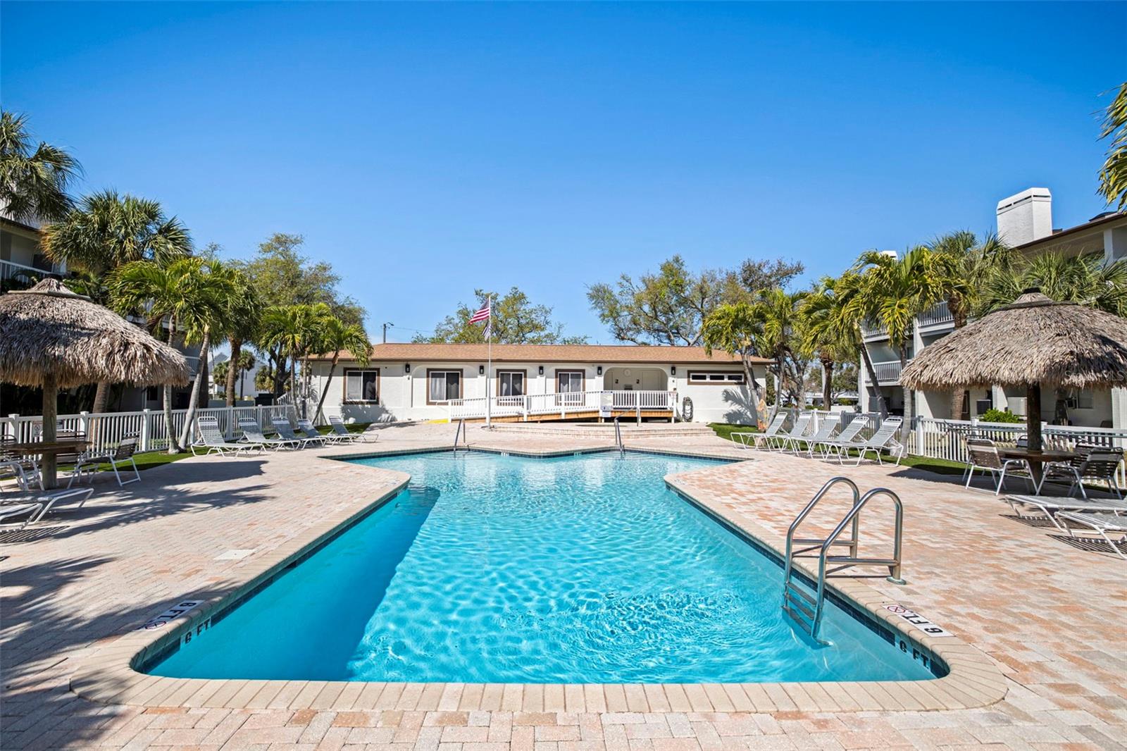 PALMS OF TIERRA - Residential