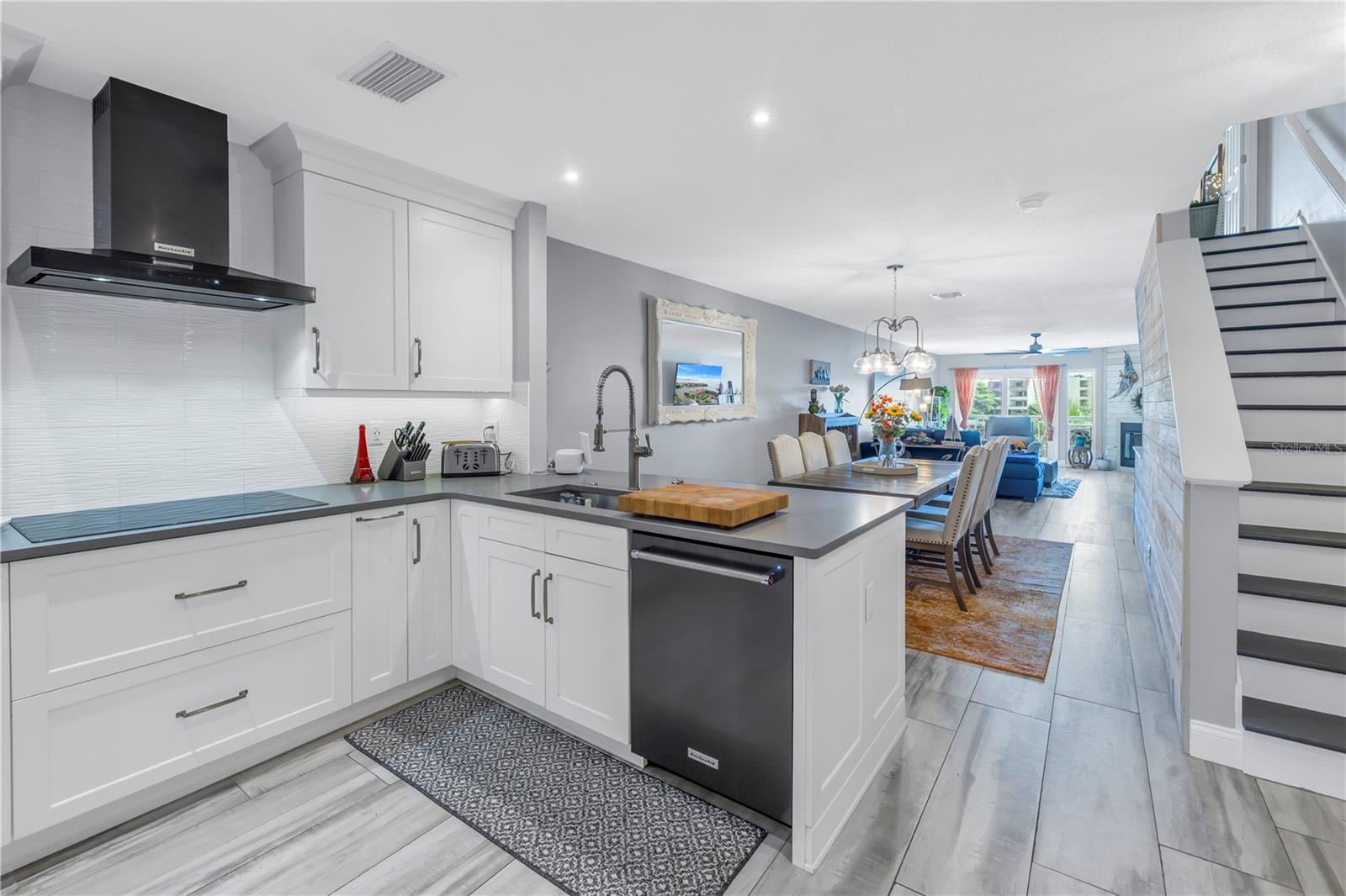 PALMS OF TIERRA - Residential