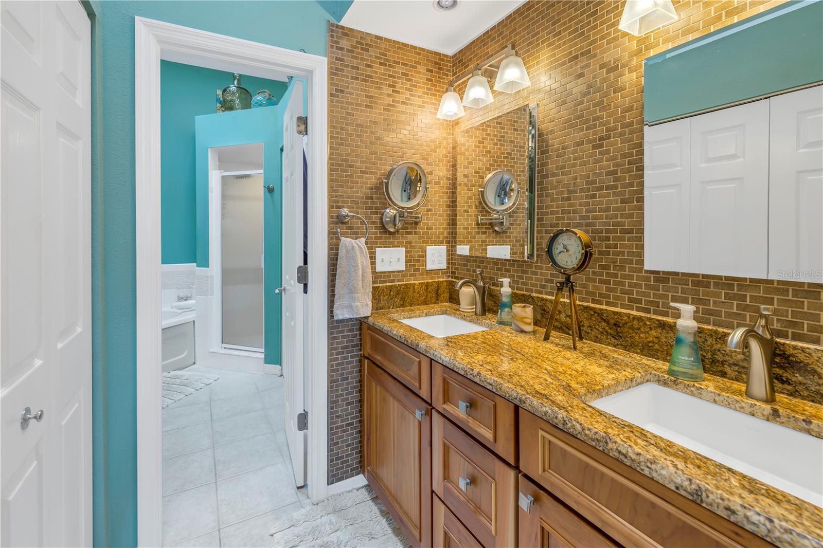 PALMS OF TIERRA - Residential