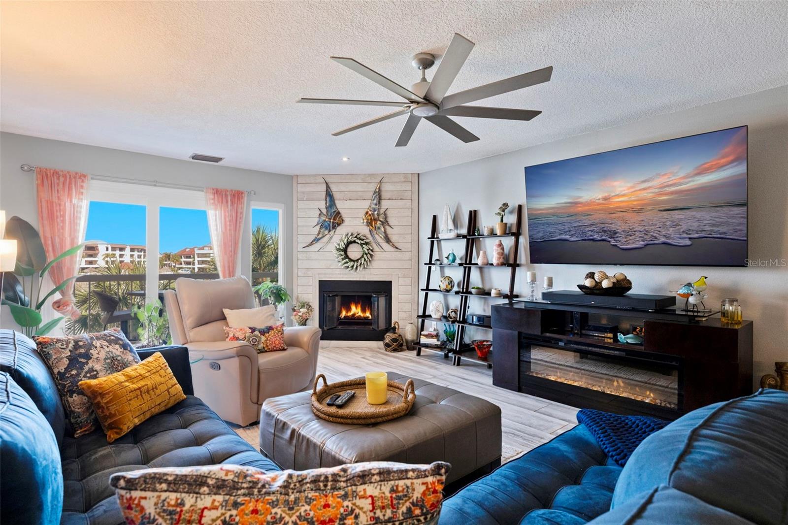 PALMS OF TIERRA - Residential