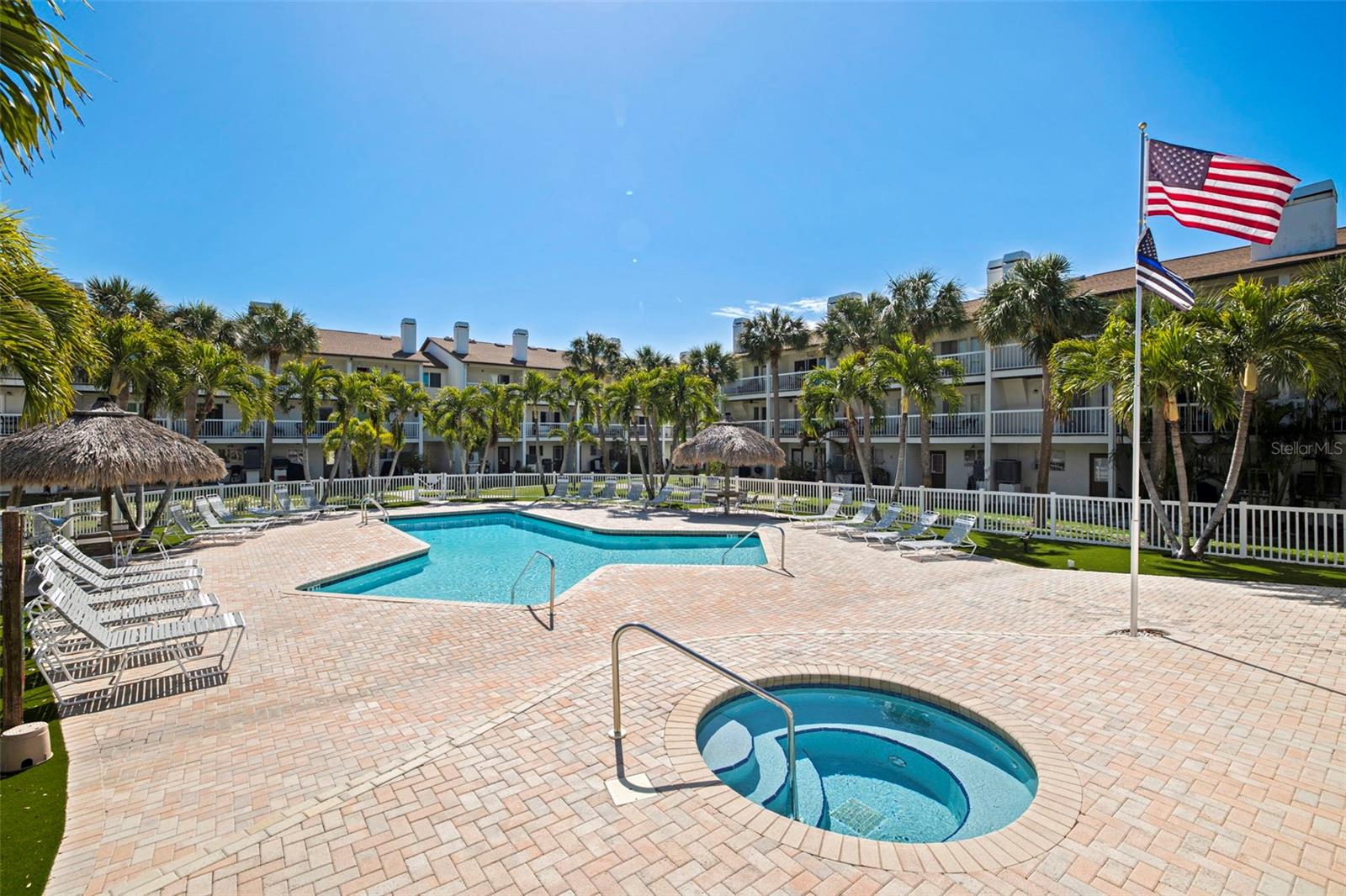 PALMS OF TIERRA - Residential