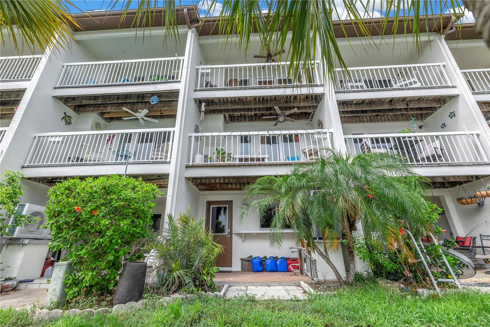 PALMS OF TIERRA - Residential