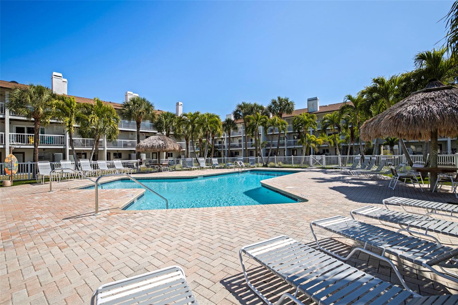 PALMS OF TIERRA - Residential