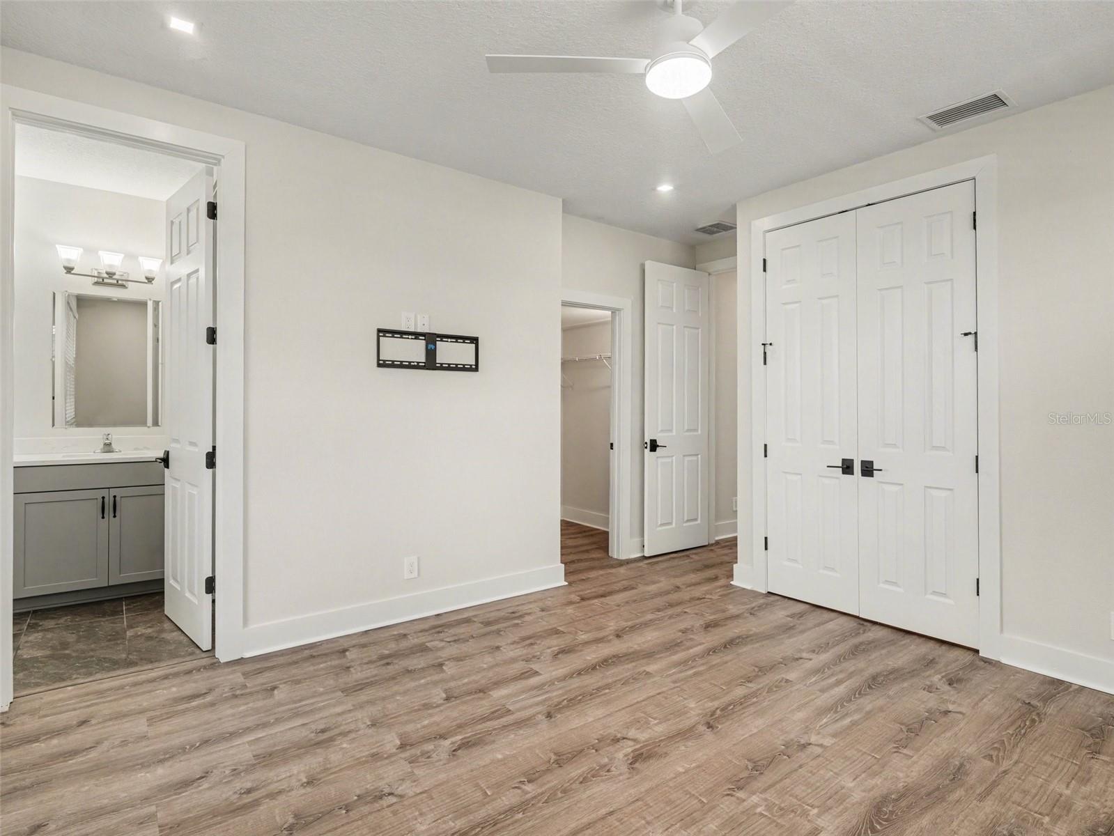 HUNTERS POINT - Residential