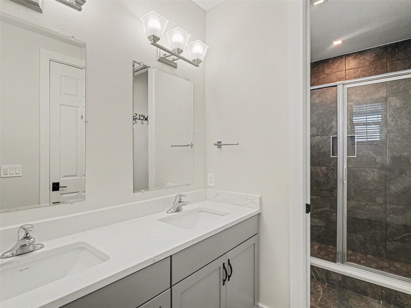 HUNTERS POINT - Residential