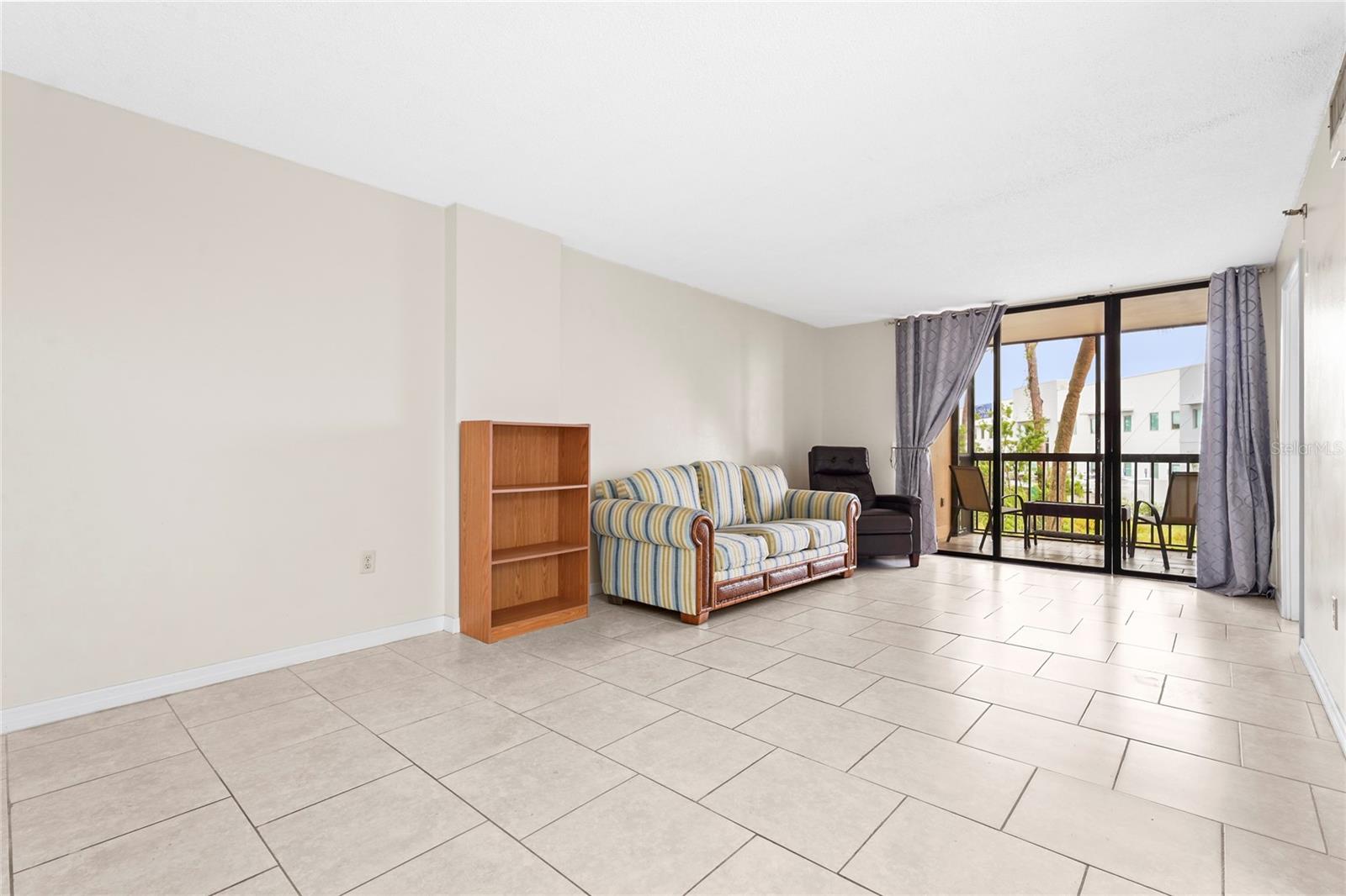 PROMENADES WEST - Residential