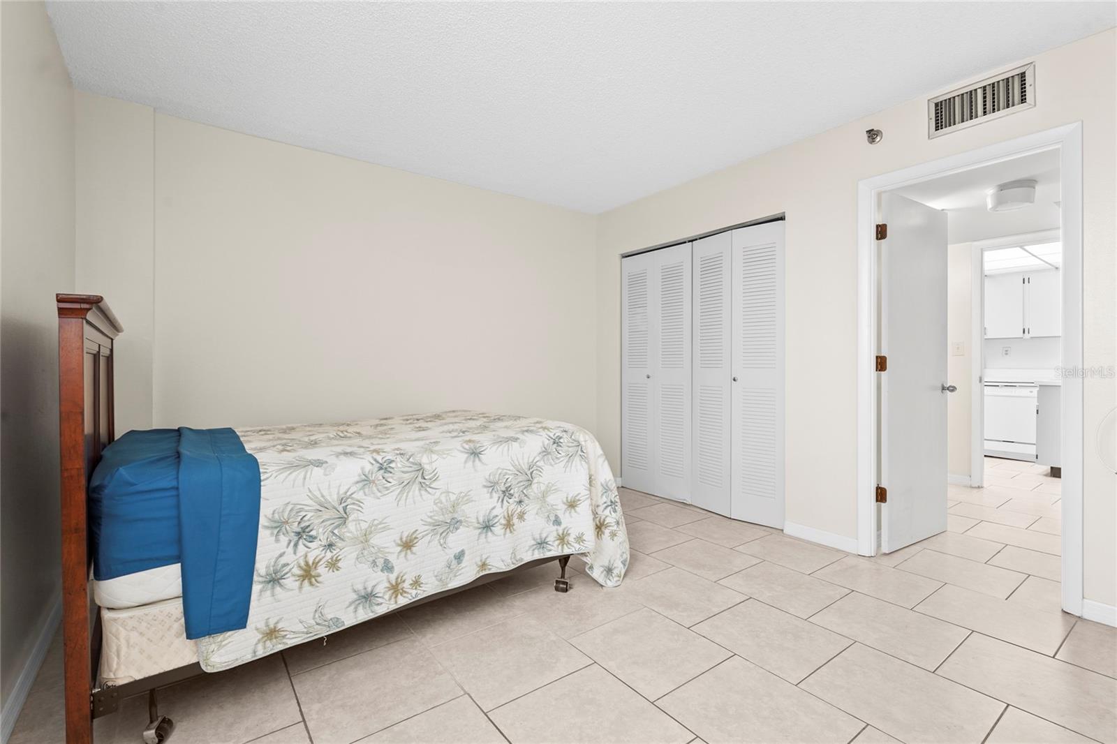 PROMENADES WEST - Residential