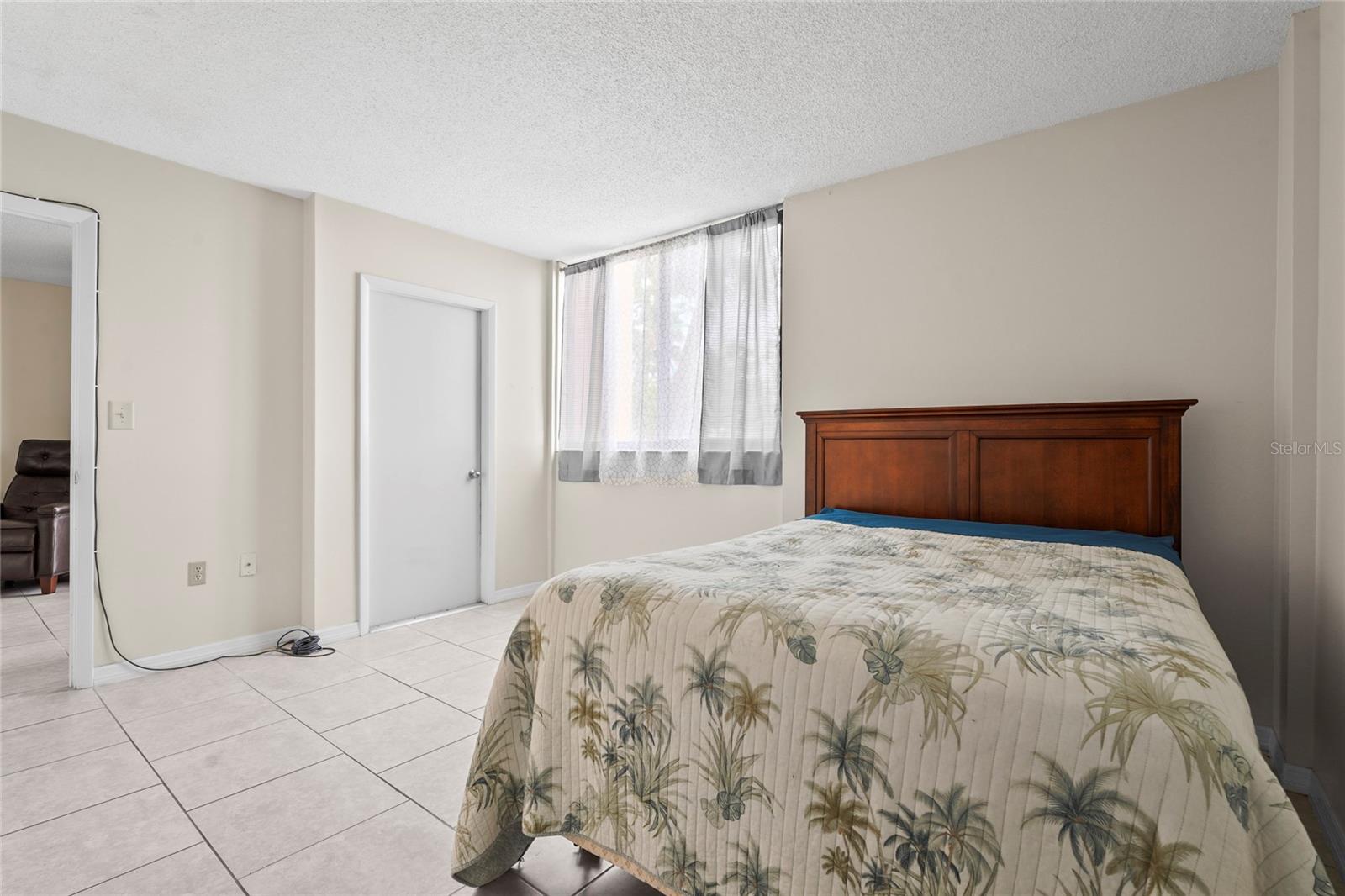 PROMENADES WEST - Residential