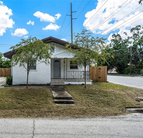Photo of 3016 W Arch Street, Tampa, FL 33607 (MLS # TB8429834)