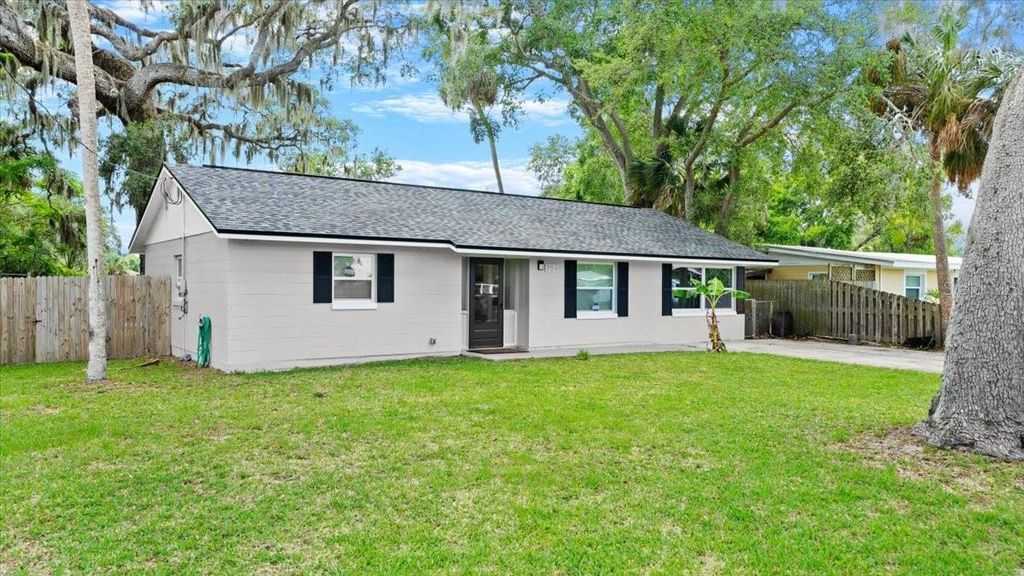 Photo of 704 Lynn Avenue, New Smyrna Beach, FL 32168 (MLS # NS1084952)