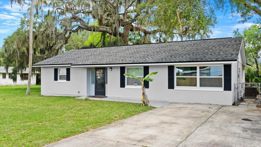 Photo of 704 Lynn Avenue, New Smyrna Beach, FL 32168 (MLS # NS1084952)
