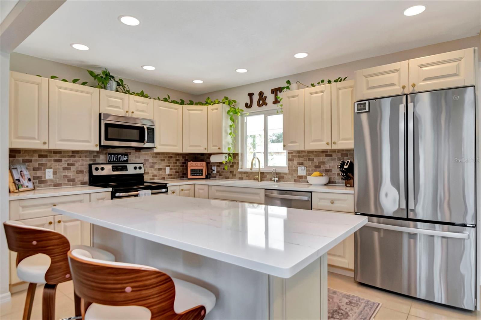 GARDEN MANOR SEC 2 - Residential