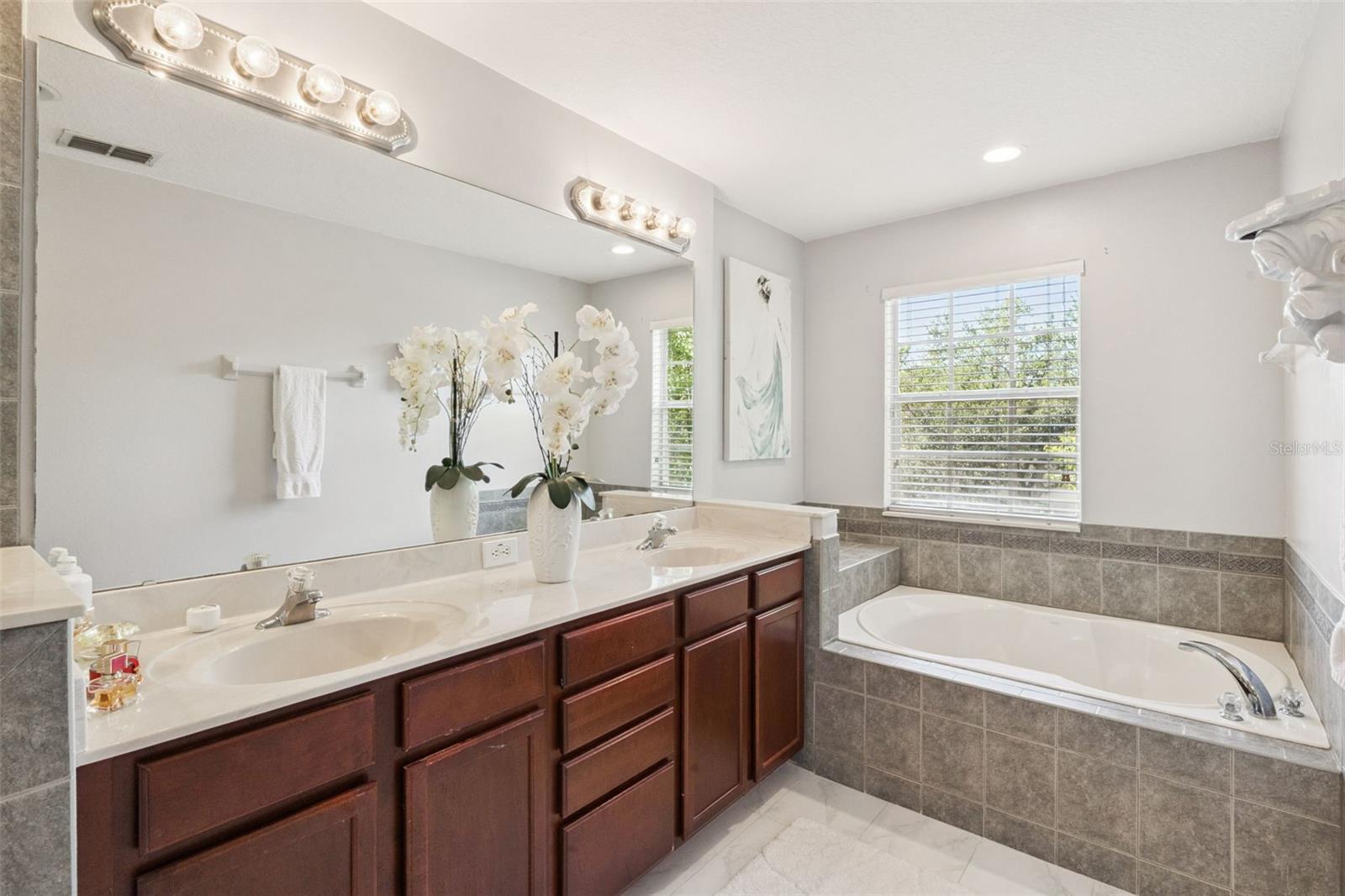 CRANES CREEK - Residential