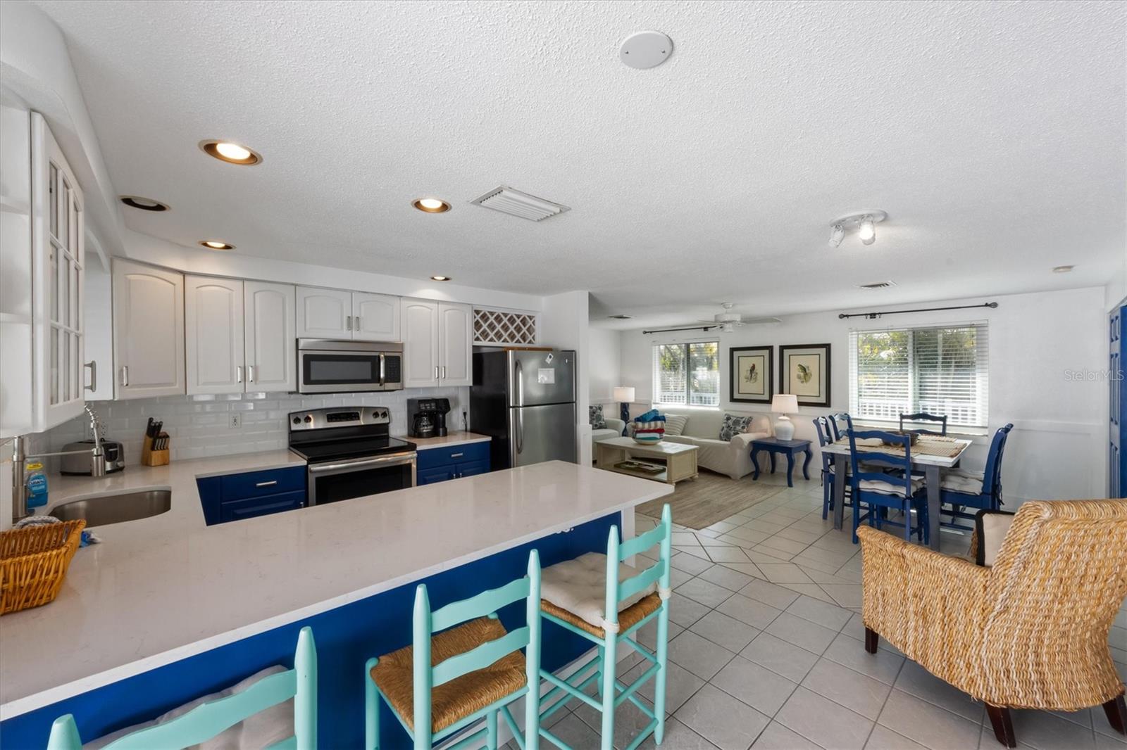 5807 DE PALMAS AVENUE