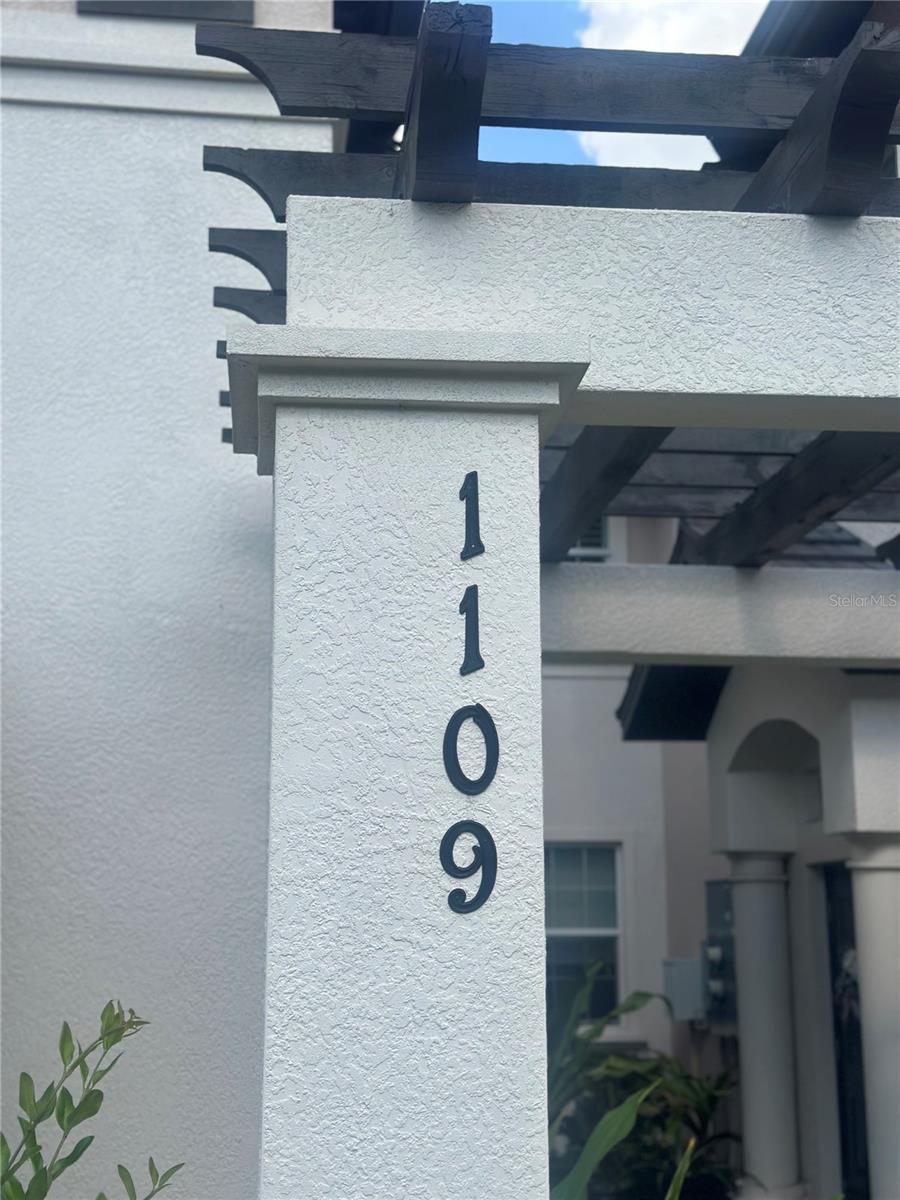 1109 RIVERSCAPE STREET