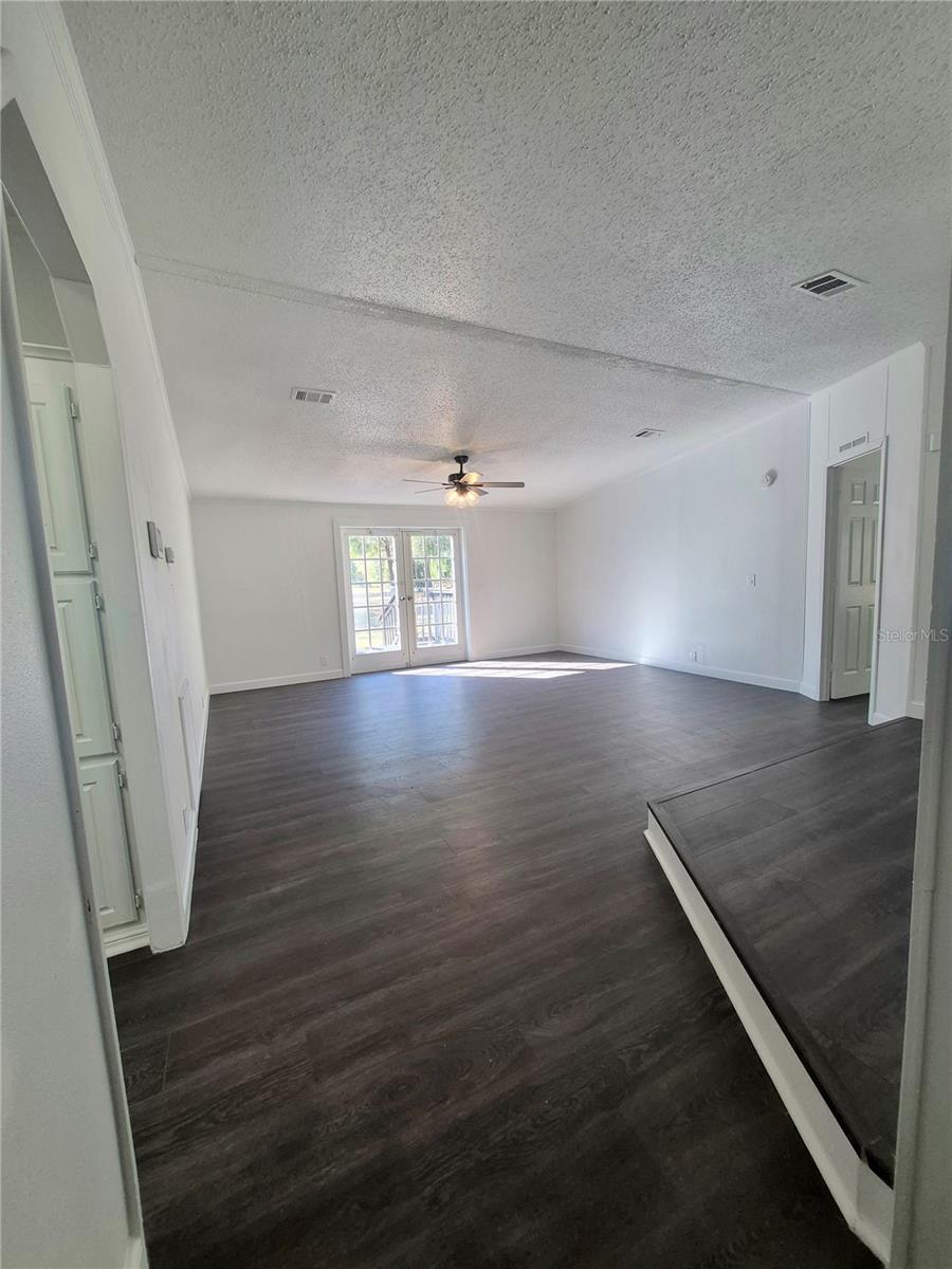 LAKE TROPICANA RANCHETTES - Residential