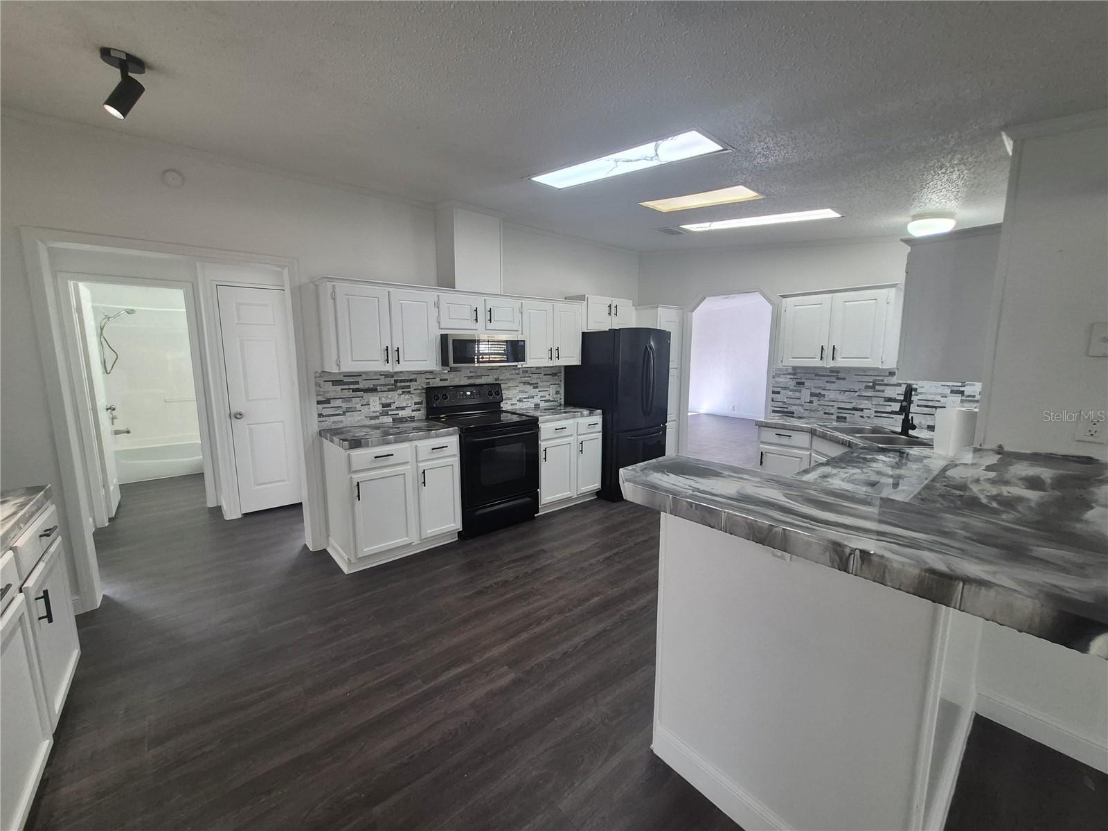 LAKE TROPICANA RANCHETTES - Residential