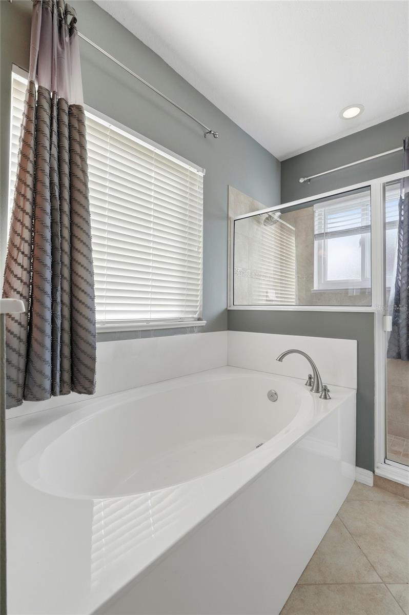 TRADITIONS PH 01 - Residential