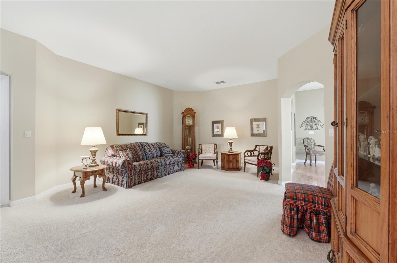 TRADITIONS PH 01 - Residential