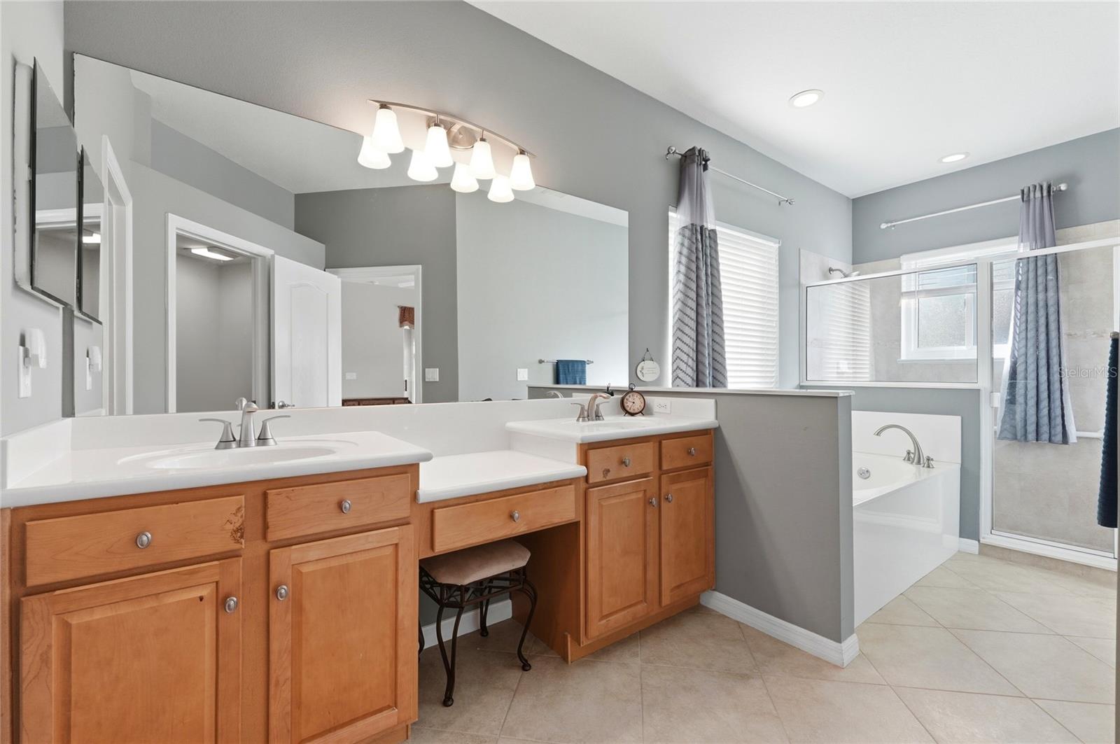 TRADITIONS PH 01 - Residential