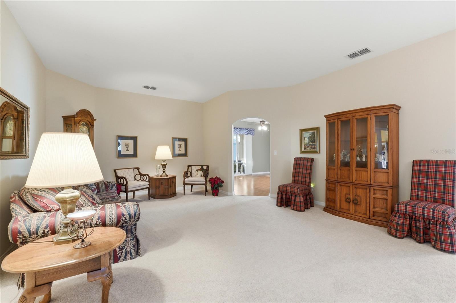 TRADITIONS PH 01 - Residential