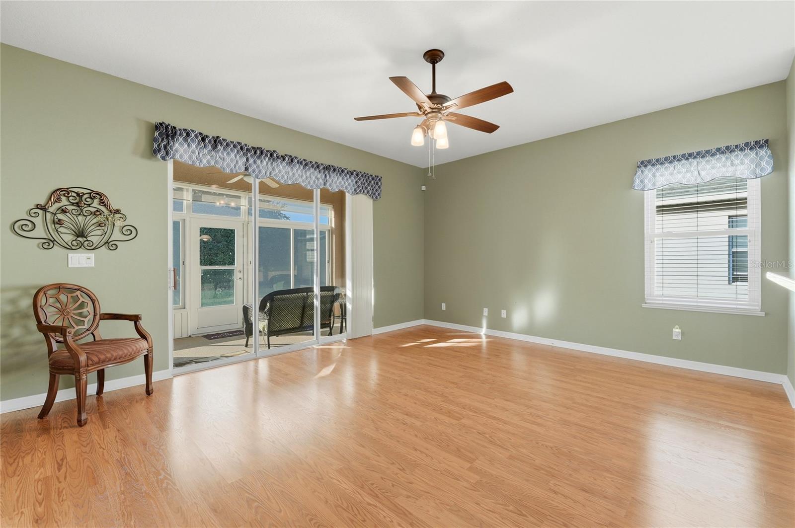 TRADITIONS PH 01 - Residential