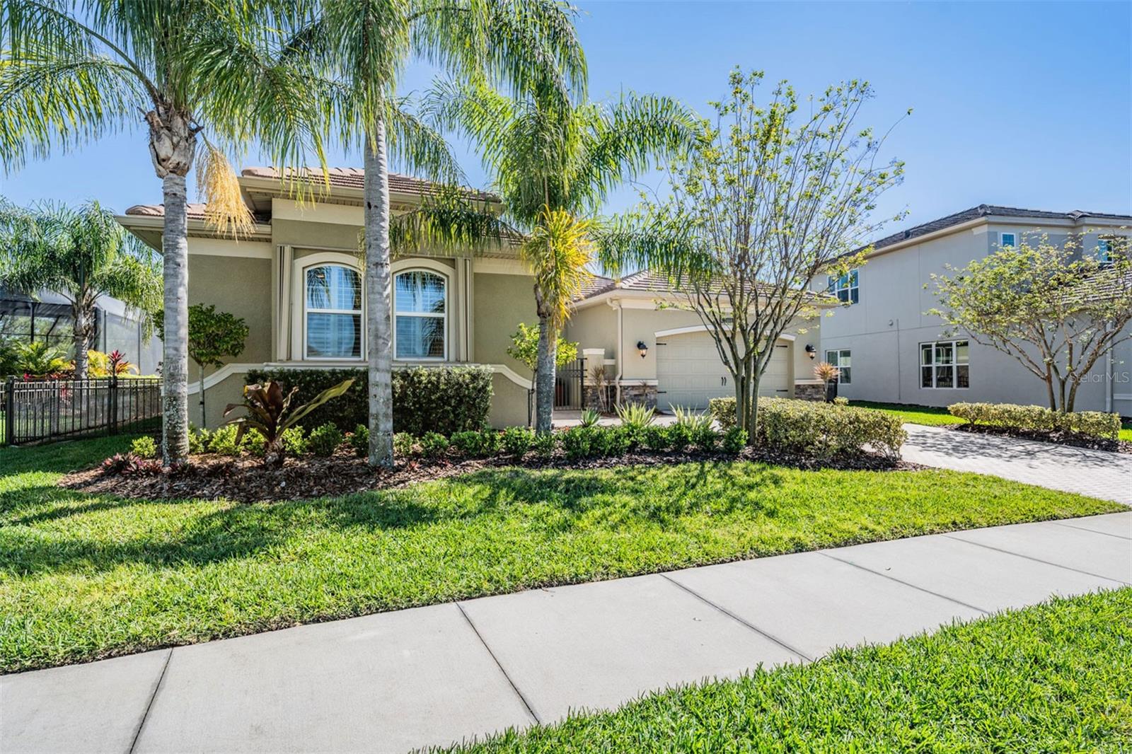 2468 COCO PALM CIRCLE